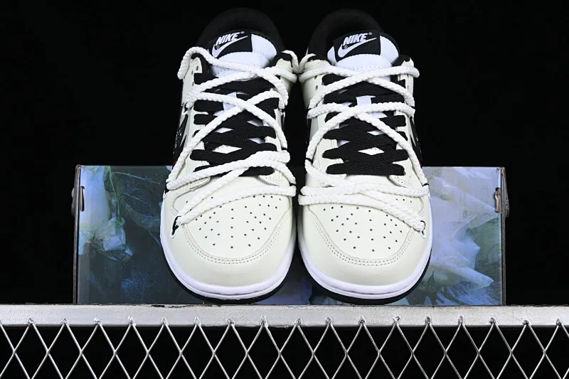 All categories Nk SB Dunk series Nk SB Dunk Low low-top sneakers Nk Dunk Low Panda Prank Love Smiley Face Panda Splash Ink SB strap low-top casual sneakers DD1391-100